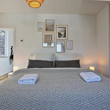 'traveller Lodge' Grosszuegiges - 3 Bedroom 10min To Hbf, Full Kitchen, Homeoffice, Netflix, Wifi Dusseldorf