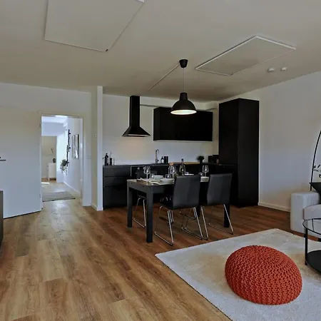 'traveller Lodge' Grosszuegiges - 3 Bedroom 10min To Hbf, Full Kitchen, Homeoffice, Netflix, Wifi Apartman