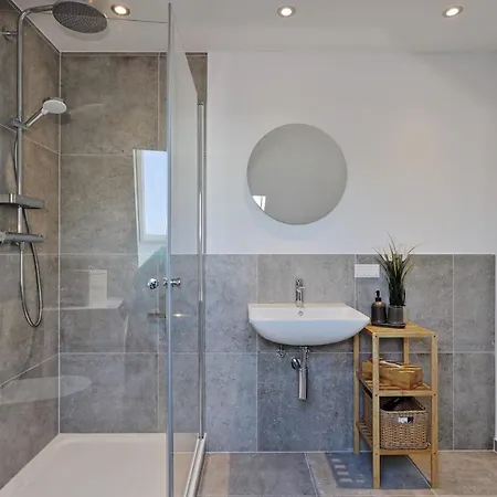 Apartment 'traveller Lodge' Grosszuegiges - 3 Bedroom 10min To Hbf, Full Kitchen, Homeoffice, Netflix, Wifi