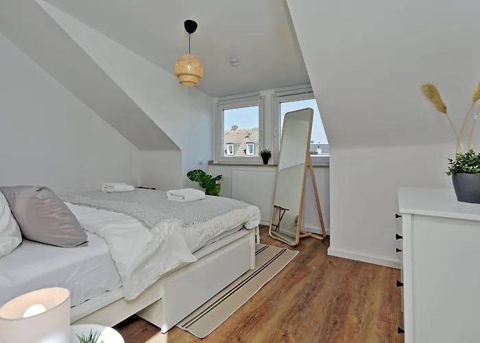 'traveller Lodge' Grosszuegiges - 3 Bedroom 10min To Hbf, Full Kitchen, Homeoffice, Netflix, Wifi Apartman Düsseldorf