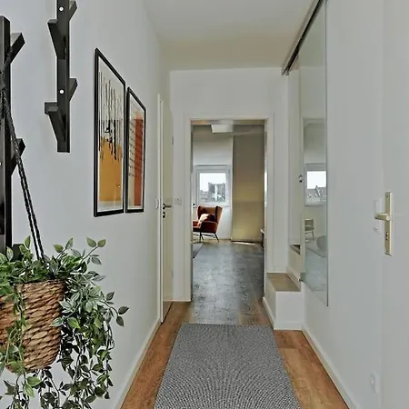 'traveller Lodge' Grosszuegiges - 3 Bedroom 10min To Hbf, Full Kitchen, Homeoffice, Netflix, Wifi アパート *