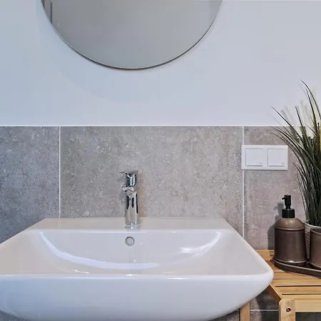 Apartment 'traveller Lodge' Grosszuegiges - 3 Bedroom 10min To Hbf, Full Kitchen, Homeoffice, Netflix, Wifi *