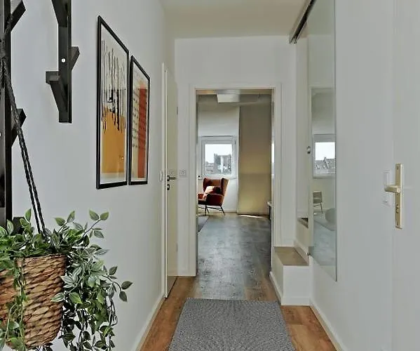 'traveller Lodge' Grosszuegiges - 3 Bedroom 10min To Hbf, Full Kitchen, Homeoffice, Netflix, Wifi 아파트 *