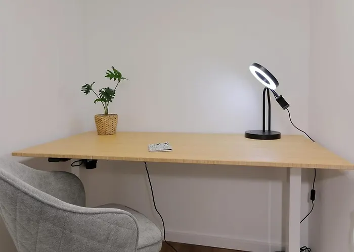 아파트 'traveller Lodge' Grosszuegiges - 3 Bedroom 10min To Hbf, Full Kitchen, Homeoffice, Netflix, Wifi